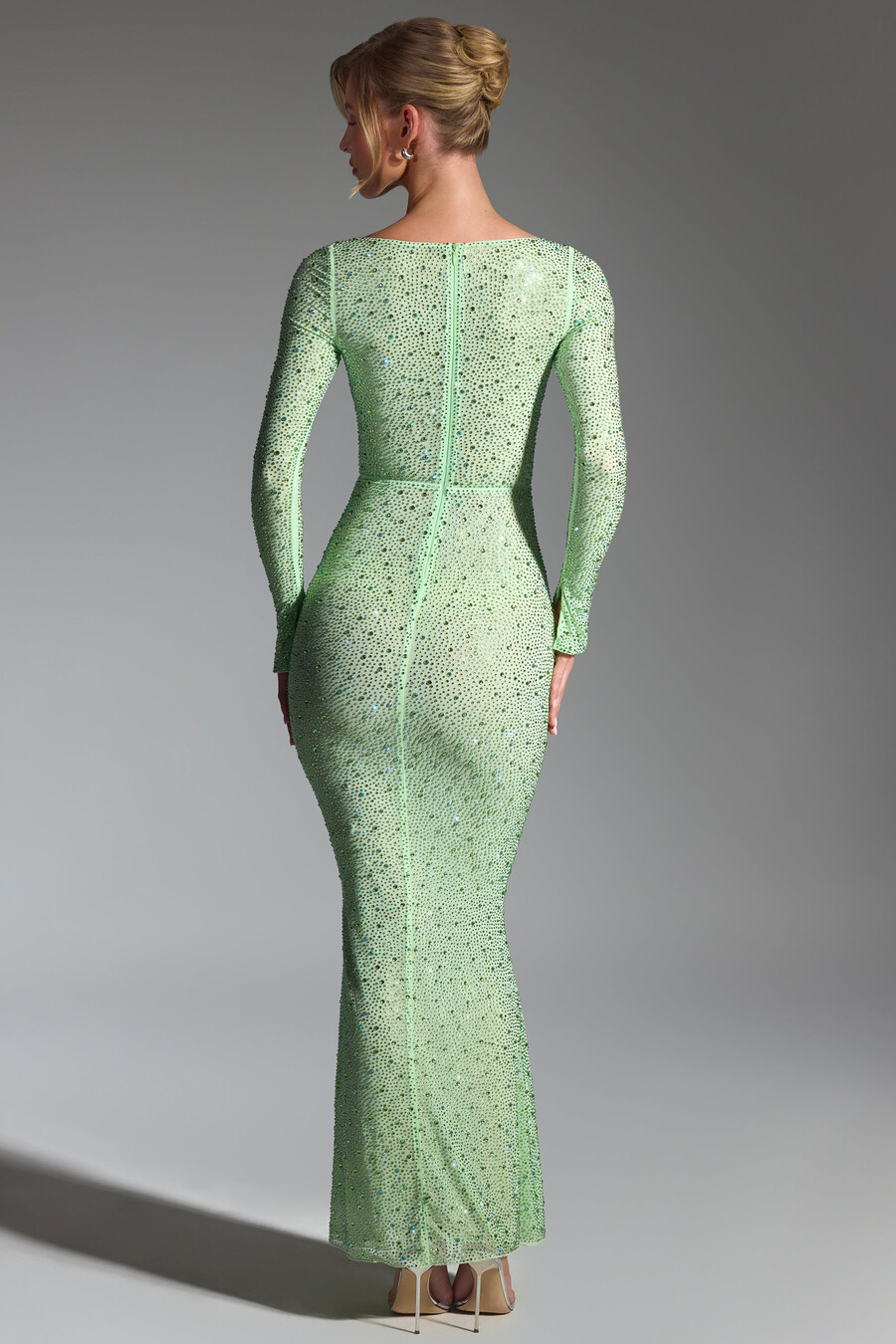 vestido longo sereia bordado na cor pistache.