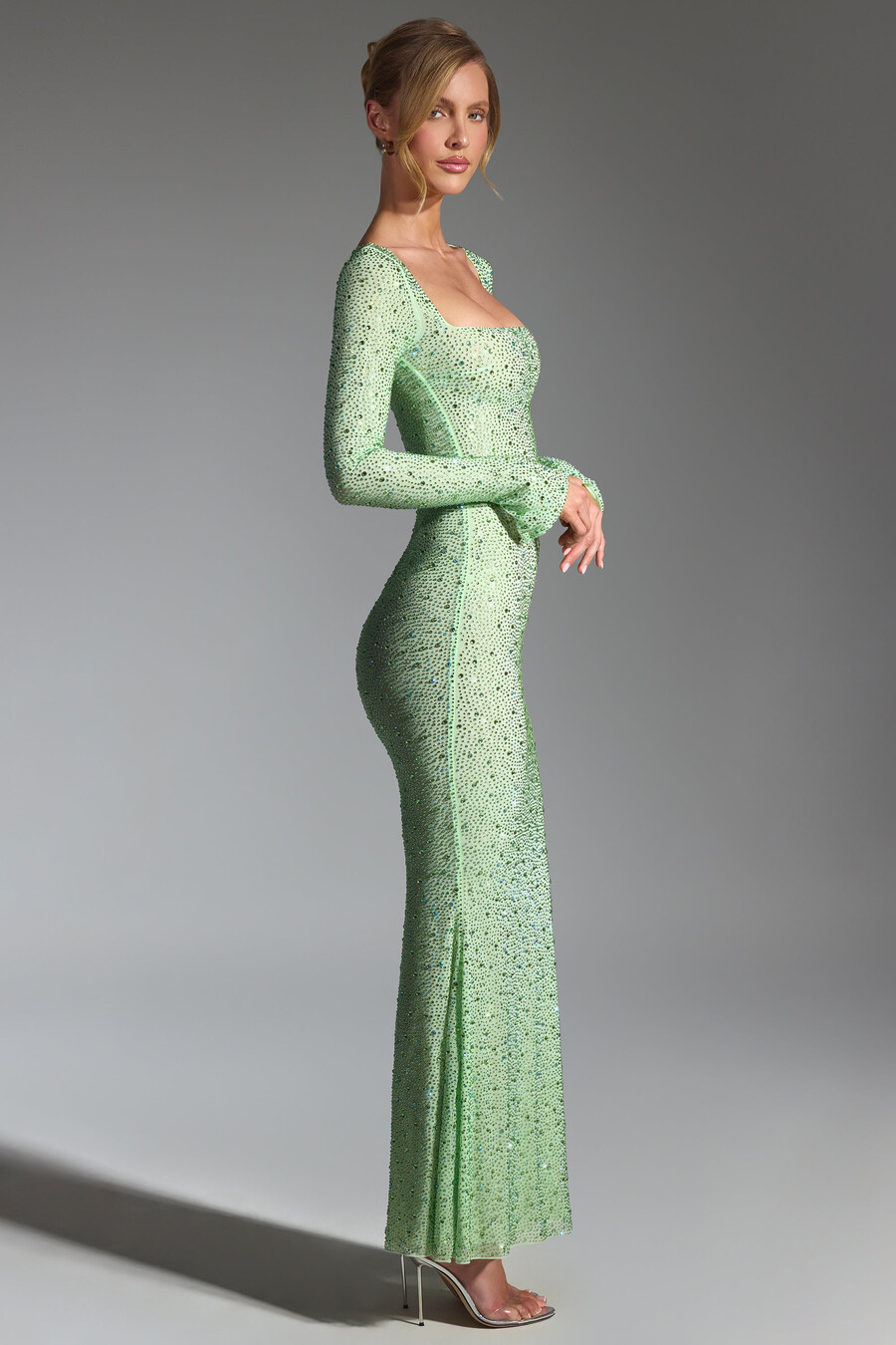 vestido longo sereia bordado na cor pistache.