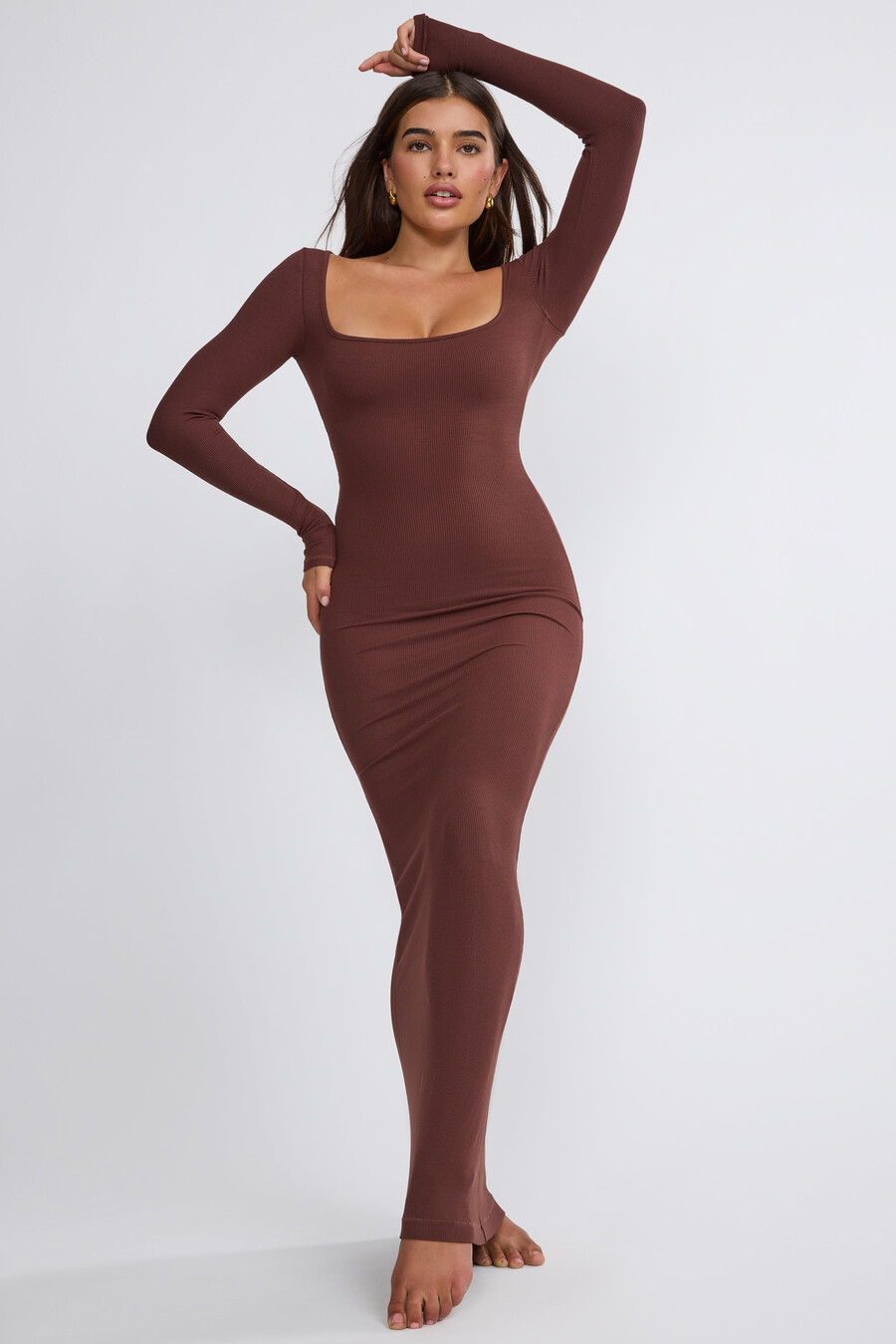 vestido longo canelado de manga comprida em modal na cor chocolate.