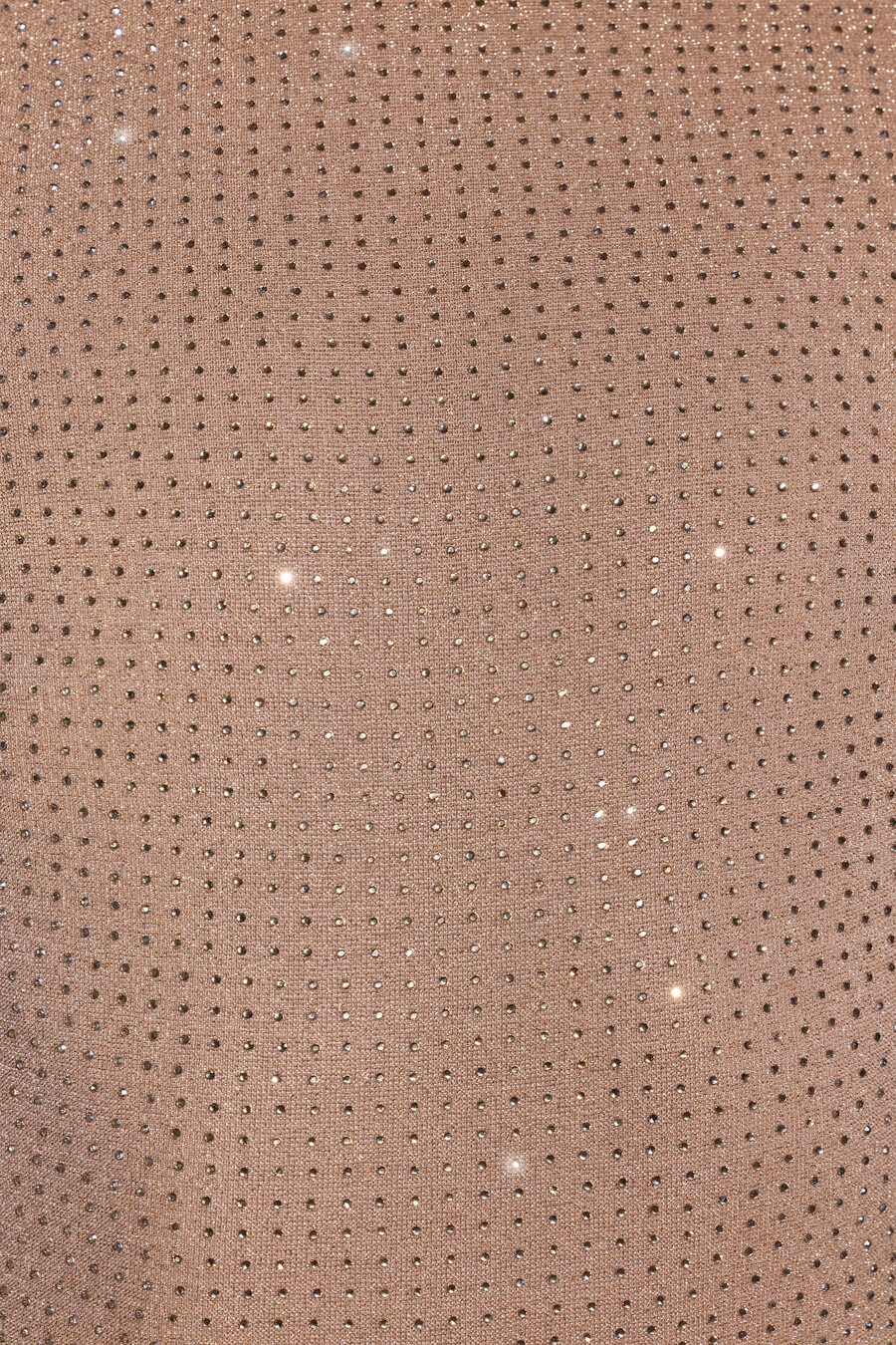 vestido de noite comprido com mangas compridas e detalhes em dourado.