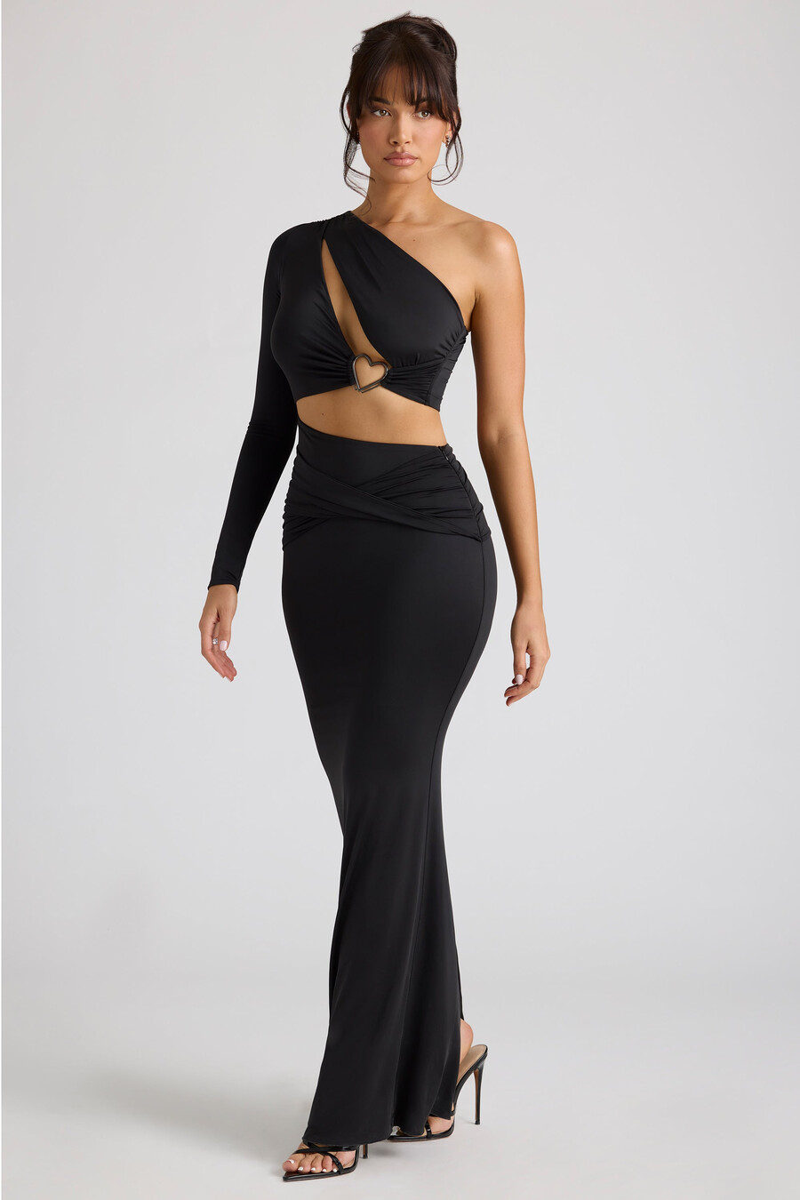 vestido de noite preto com recorte e manga única