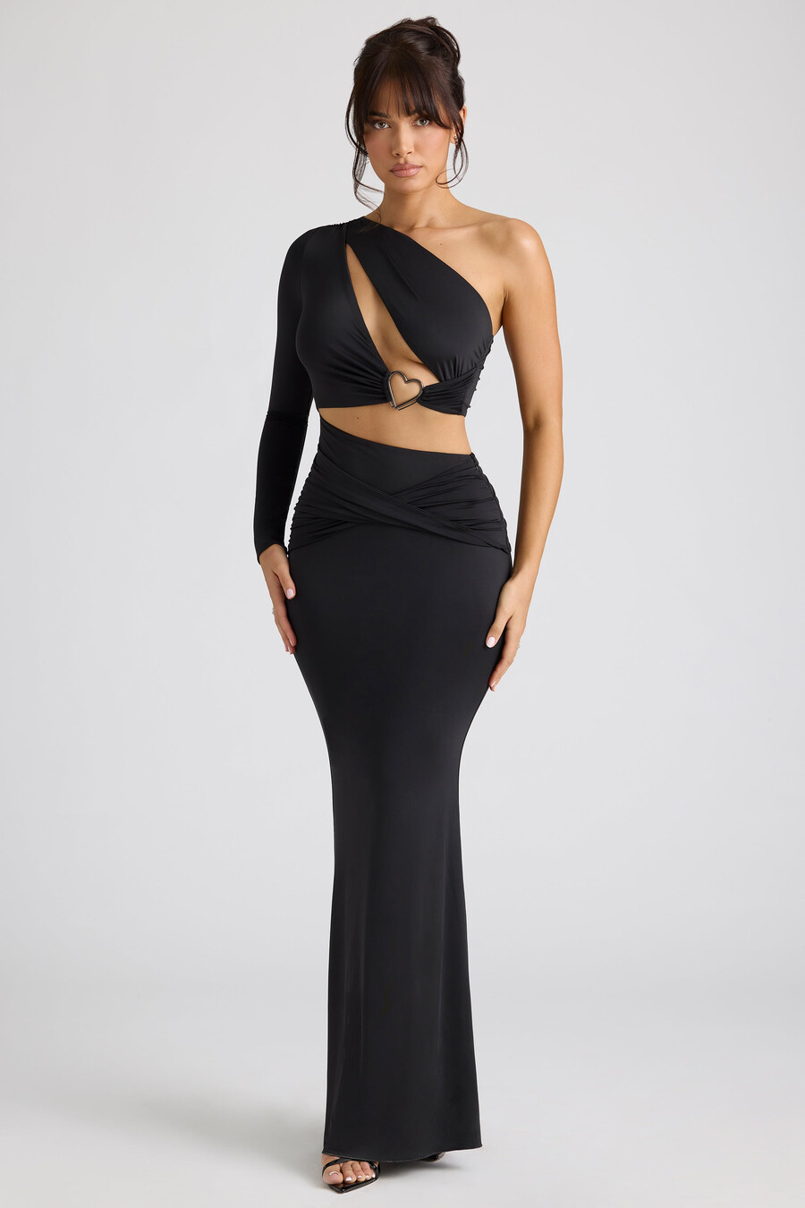 vestido de noite preto com recorte e manga única