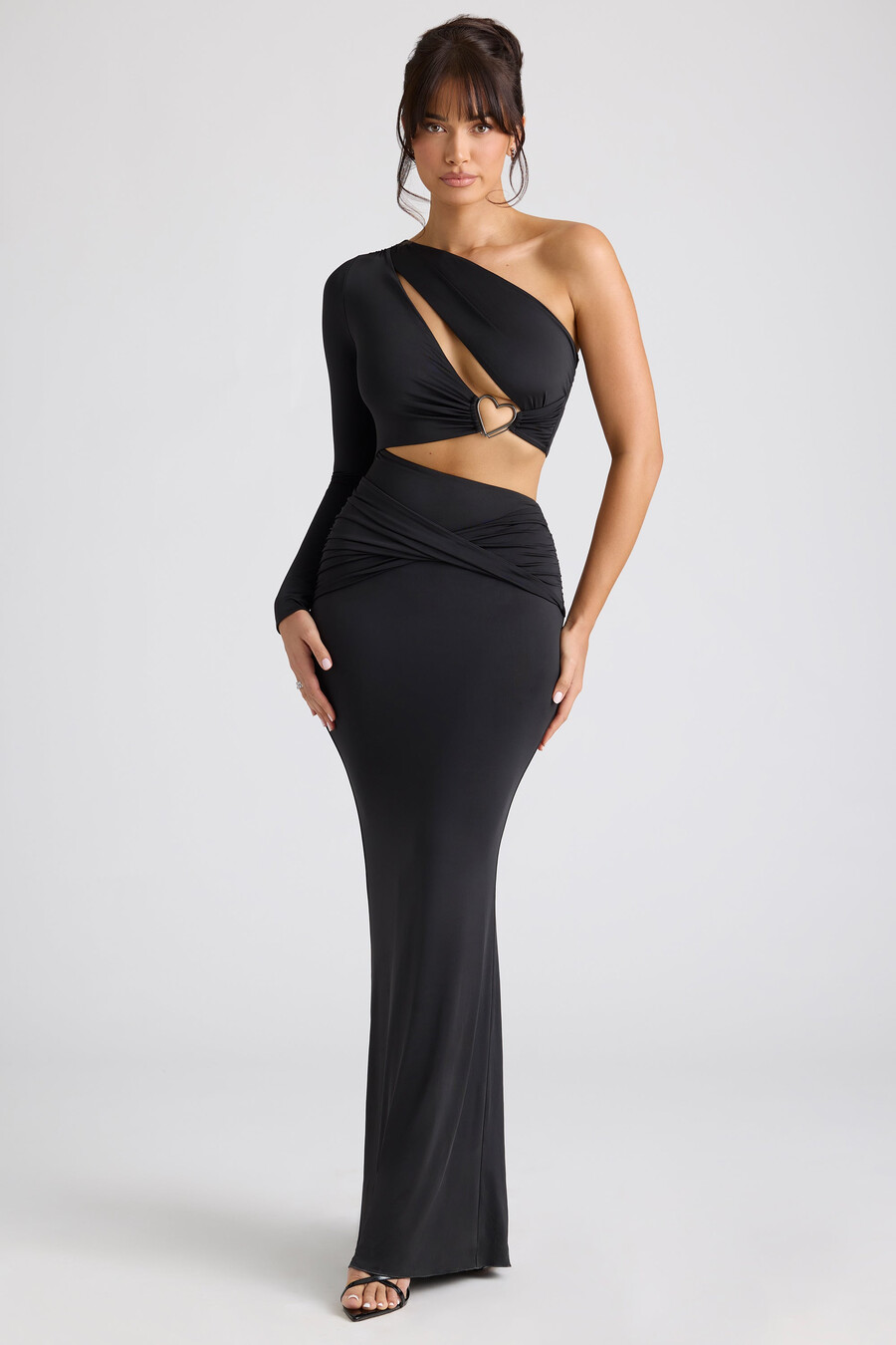 vestido de noite preto com recorte e manga única