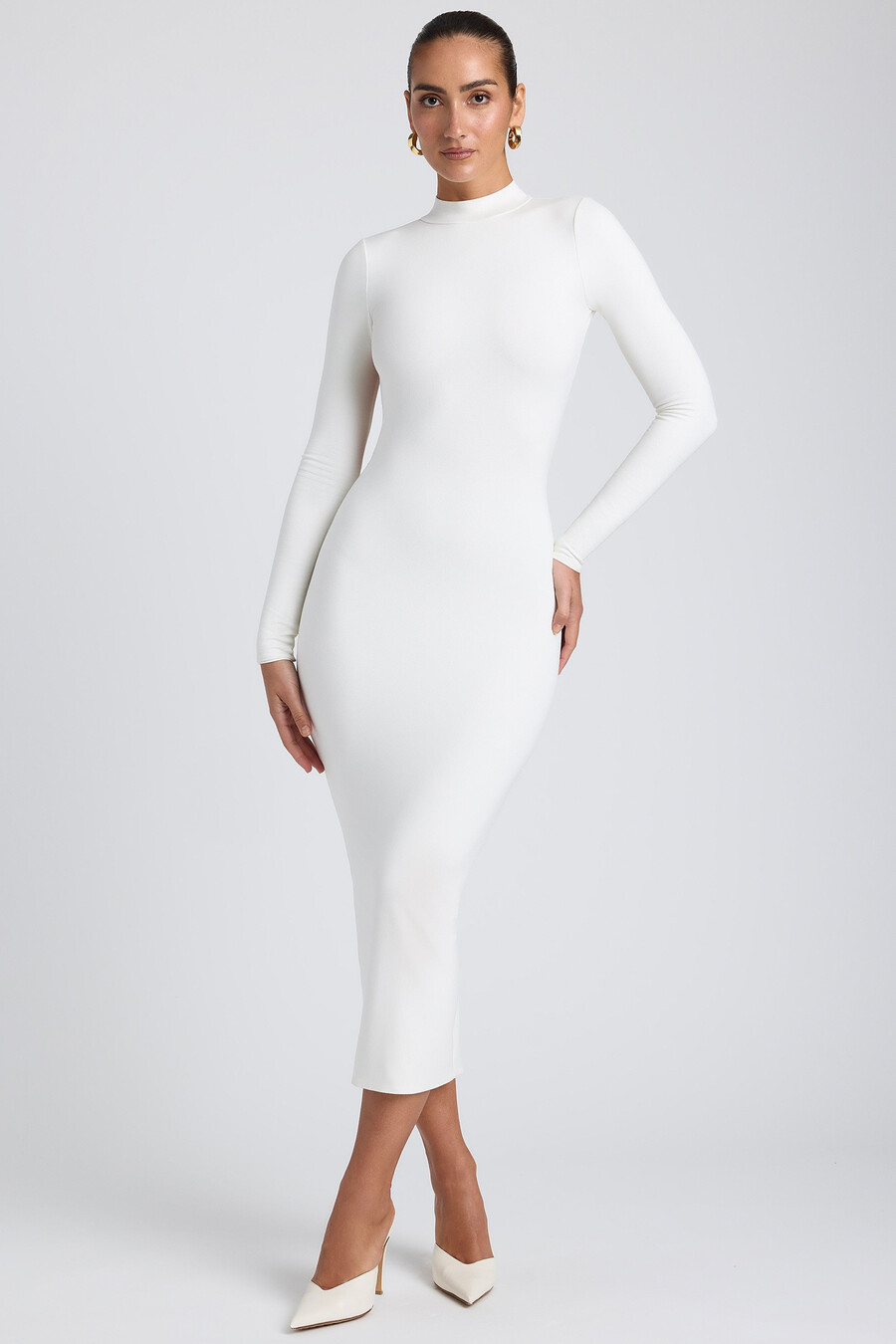 vestido midi modal com costas cruzadas na cor branca.