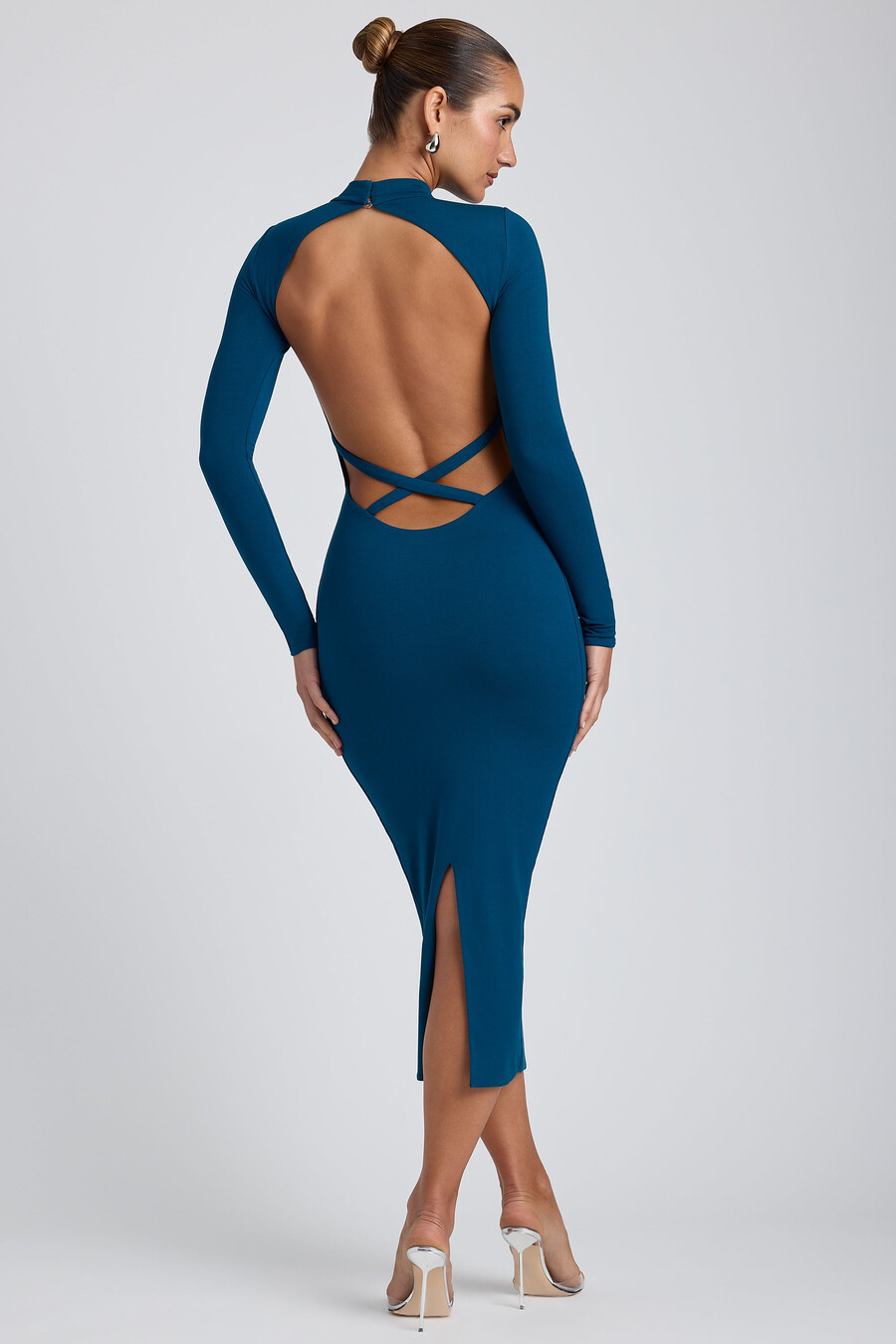 vestido midi com decote cruzado nas costas em modal na cor verde-azulado escuro.