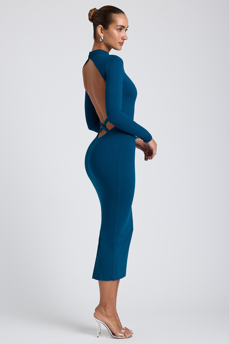 vestido midi com decote cruzado nas costas em modal na cor verde-azulado escuro.