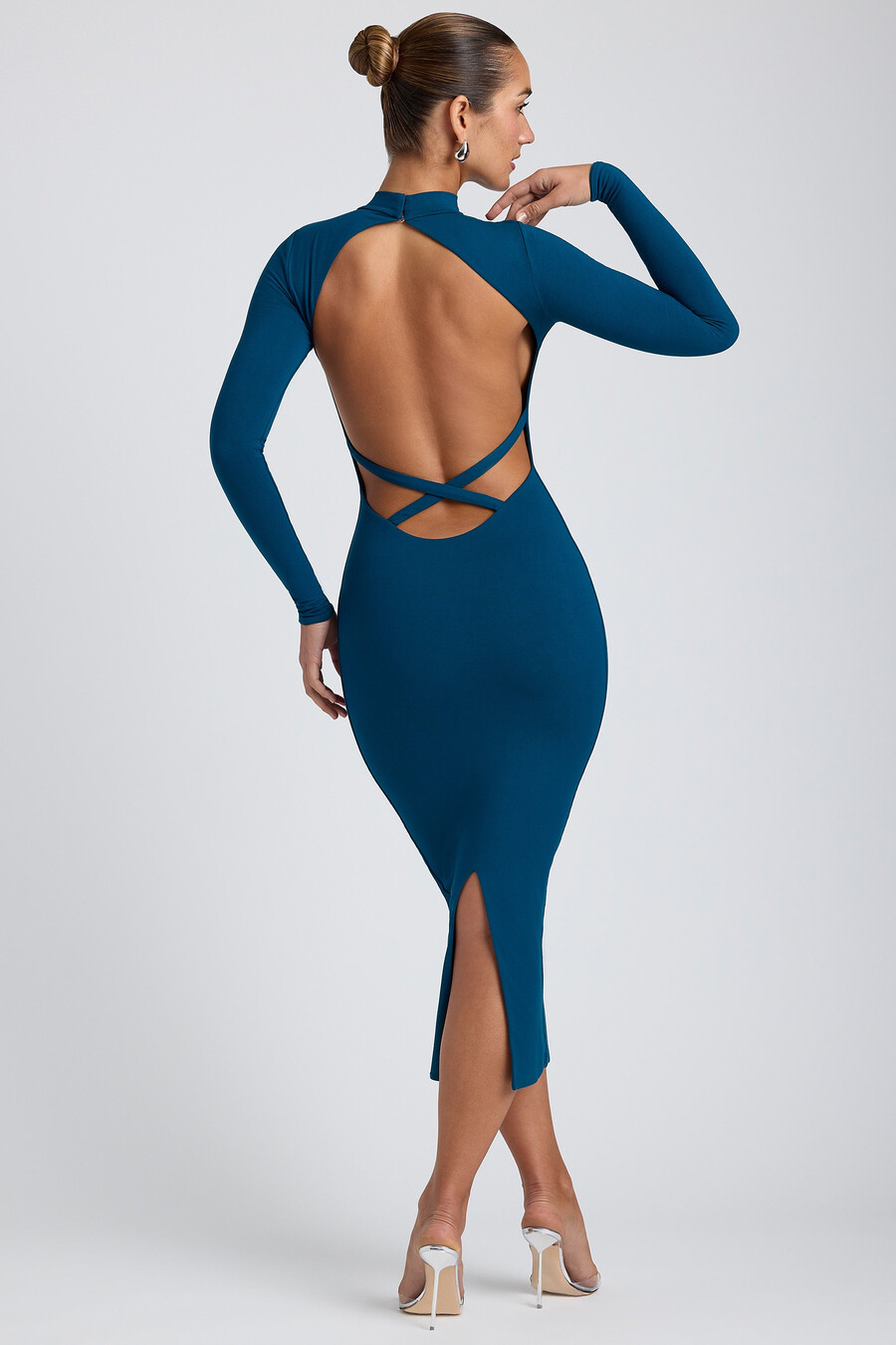 vestido midi com decote cruzado nas costas em modal na cor verde-azulado escuro.