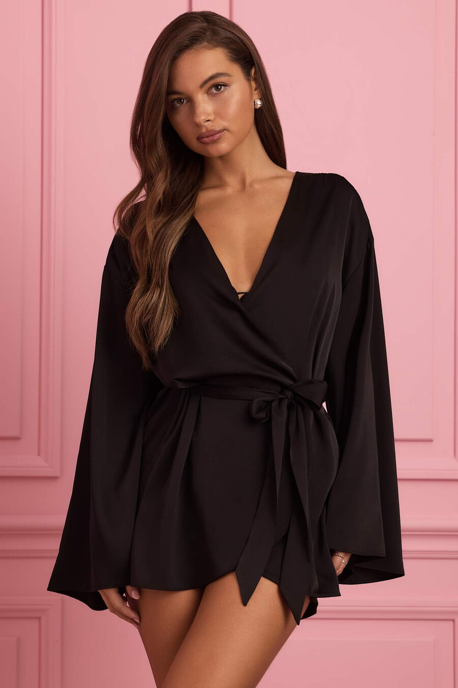 robe transpassada bordada na cor preta