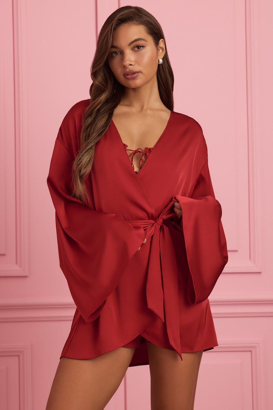 robe transpassada bordada em vermelho rubi