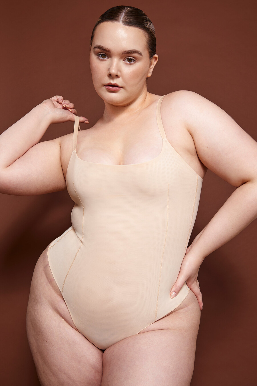 body de malha macia na cor bege