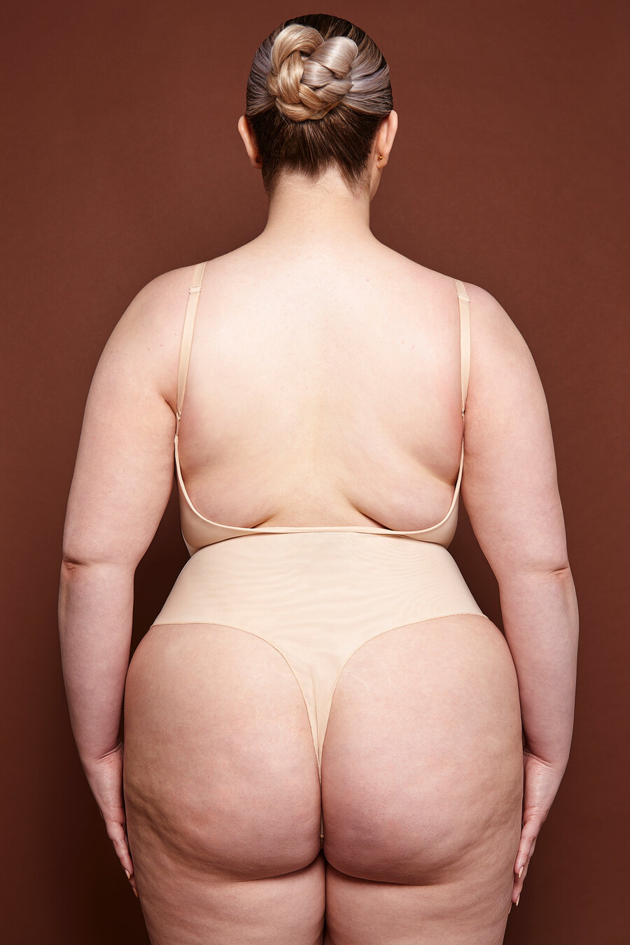 body de malha macia na cor bege