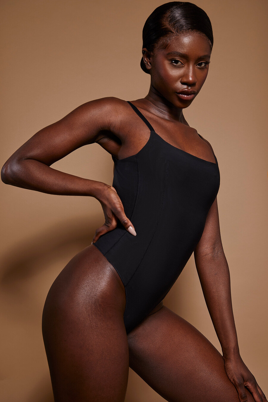 body de malha macia na cor preta