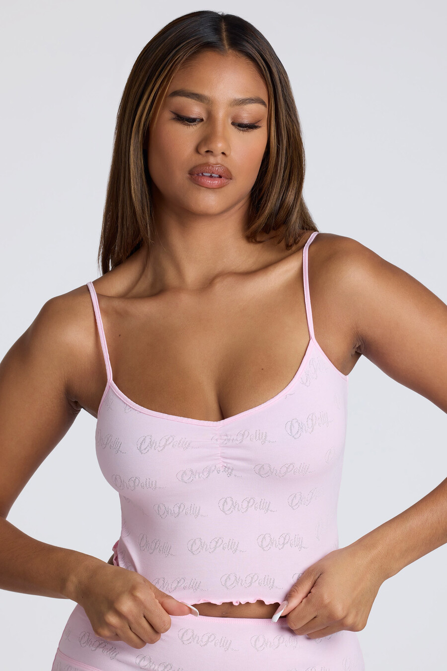 top cropped com alças e detalhe franzido em ponto ajour na cor rosa bebê.