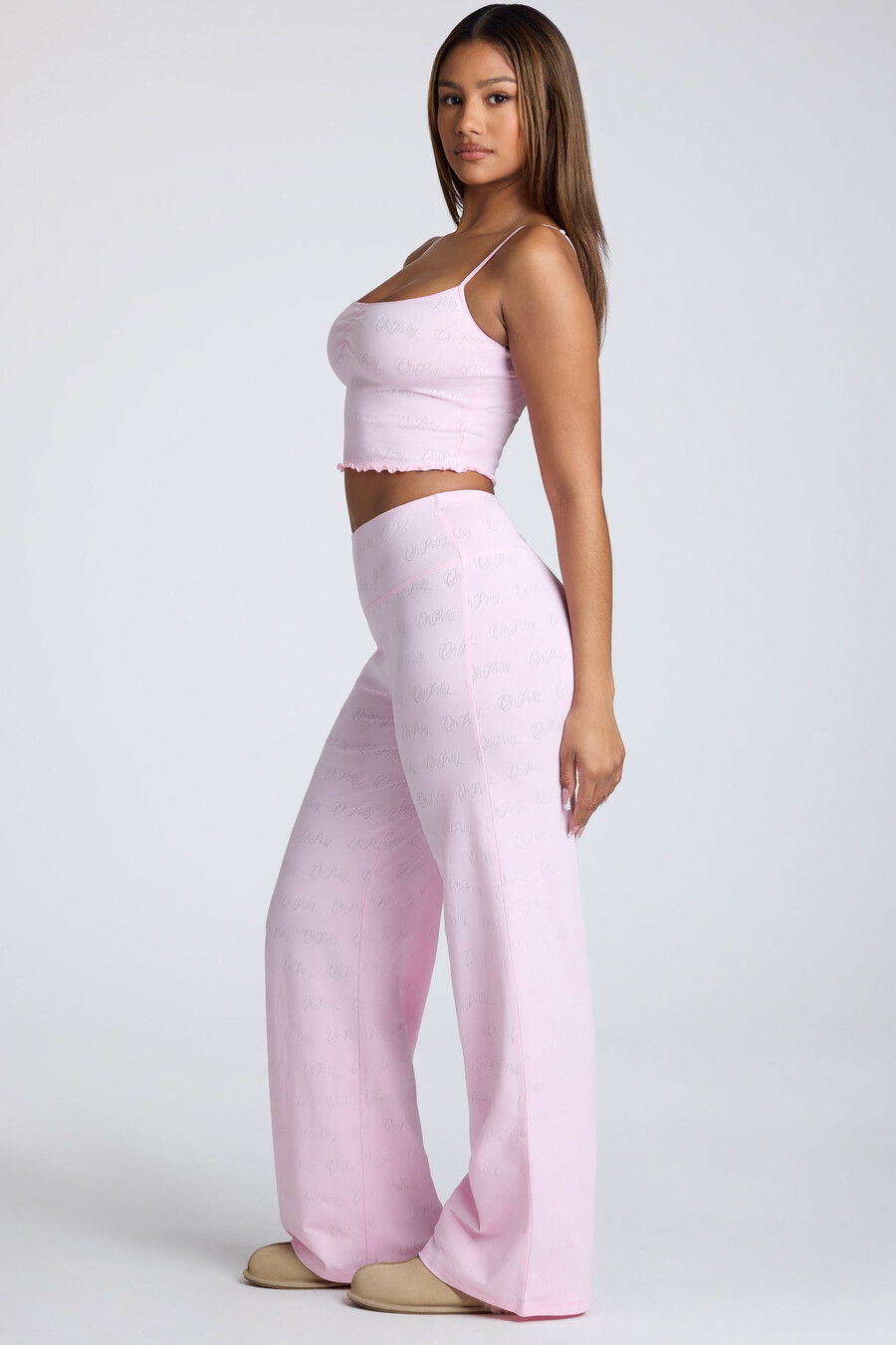 top cropped com alças e detalhe franzido em ponto ajour na cor rosa bebê.