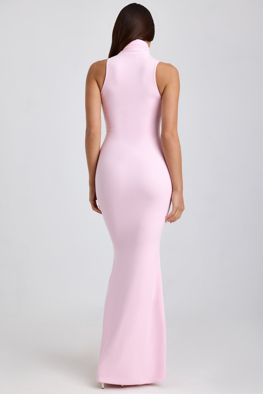 vestido longo de gola alta em modal canelado na cor rosa-claro