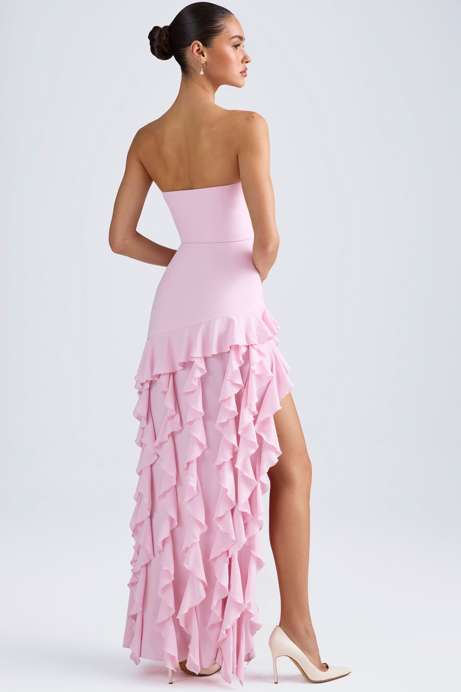 vestido tomara que caia com babados na cor rosa claro