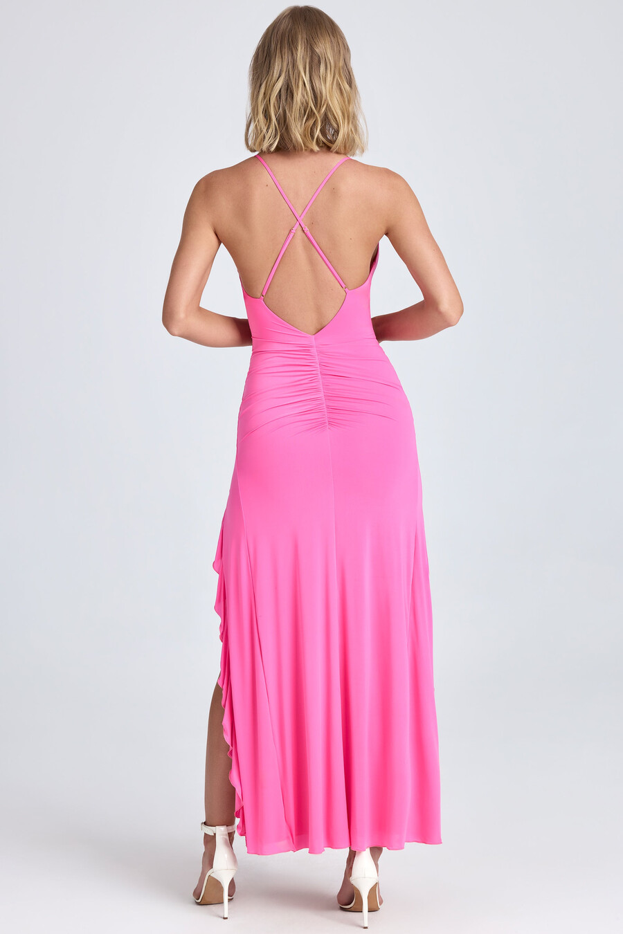 vestido longo franzido com babados na cor rosa pirulito