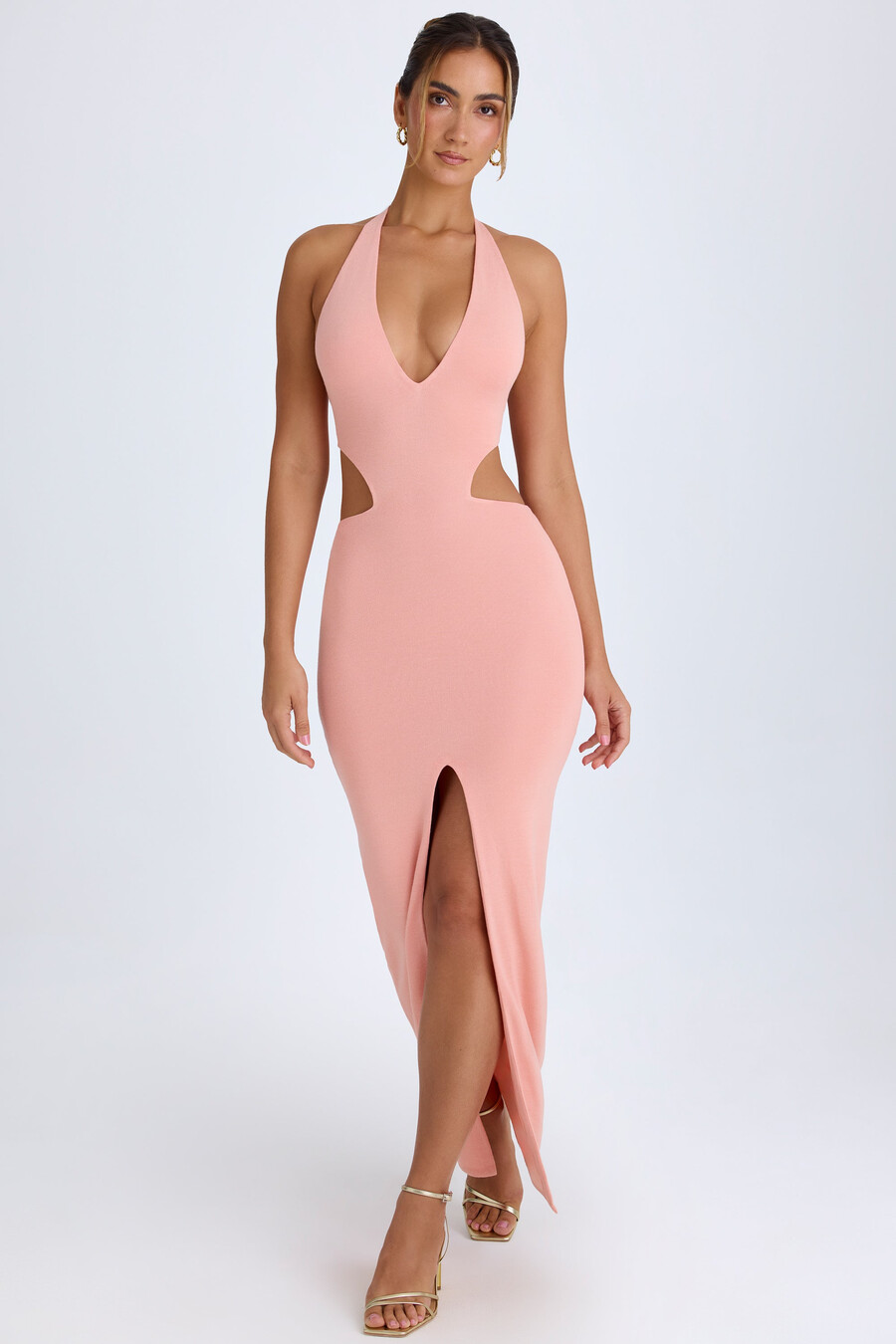 vestido longo com decote halter e recortes na cor rosa damasco.