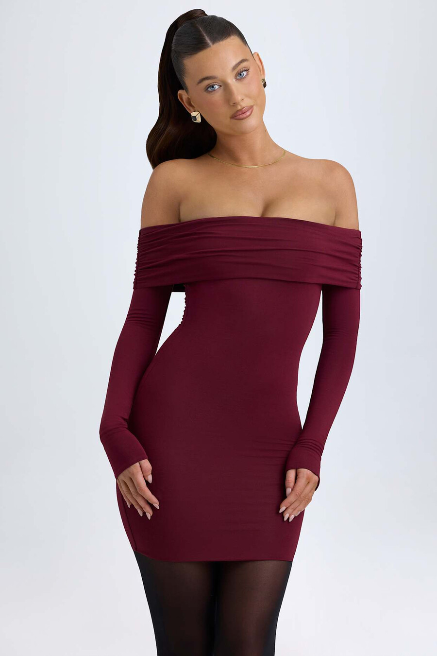 vestido curto ombro a ombro em modal na cor vermelho vinho