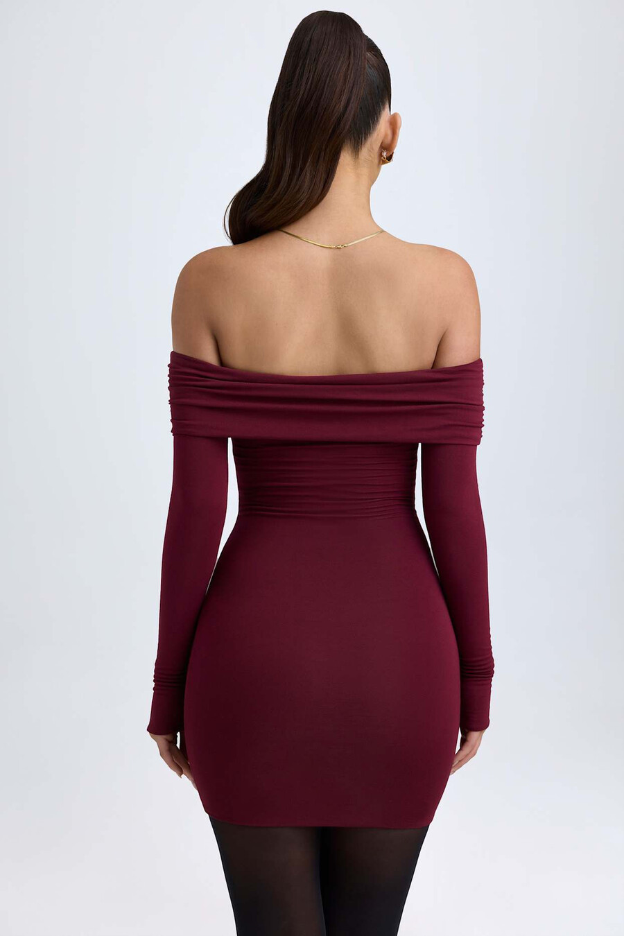 vestido curto ombro a ombro em modal na cor vermelho vinho