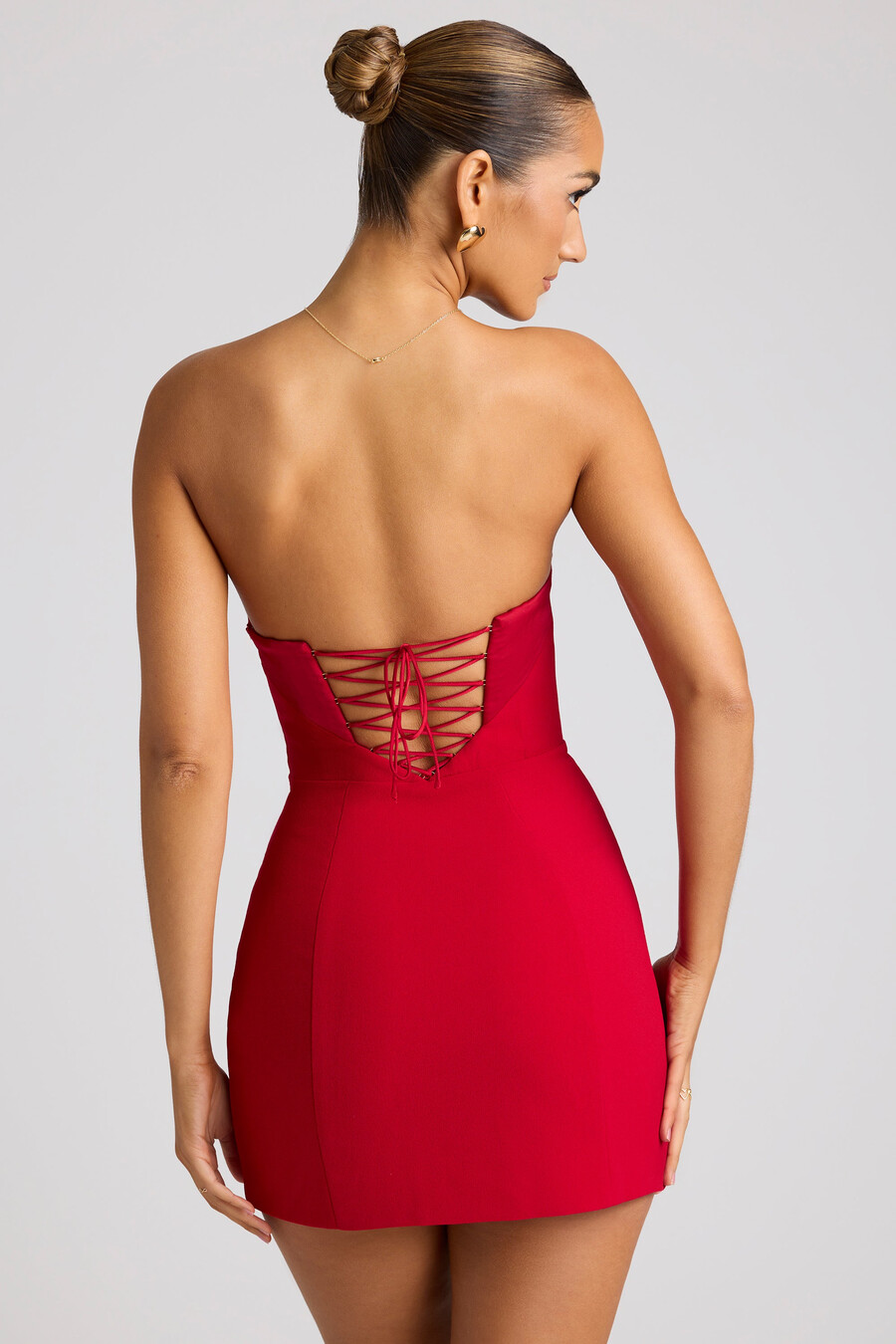 vestido curto tomara que caia em corte a na cor vermelho fogo