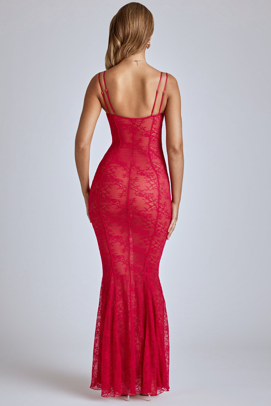 vestido sereia de renda transparente na cor vermelho cereja.