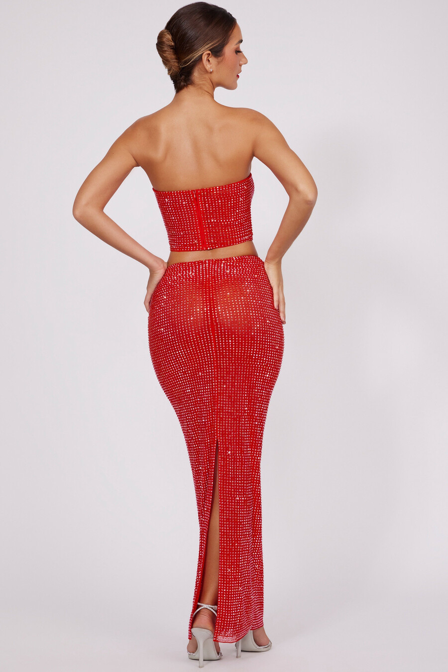 saia longa midi bordada na cor vermelho fogo