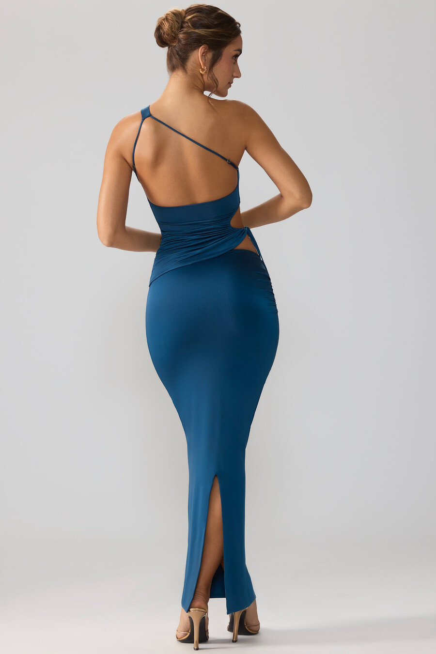 saia maxi assimétrica em jérsei justo na cor azul meia-noite.