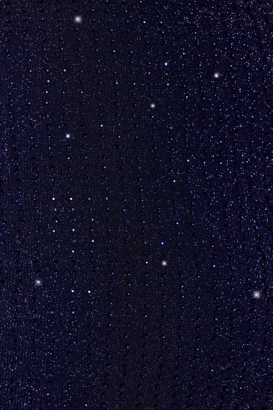vestido midi bordado na cor azul índigo real.
