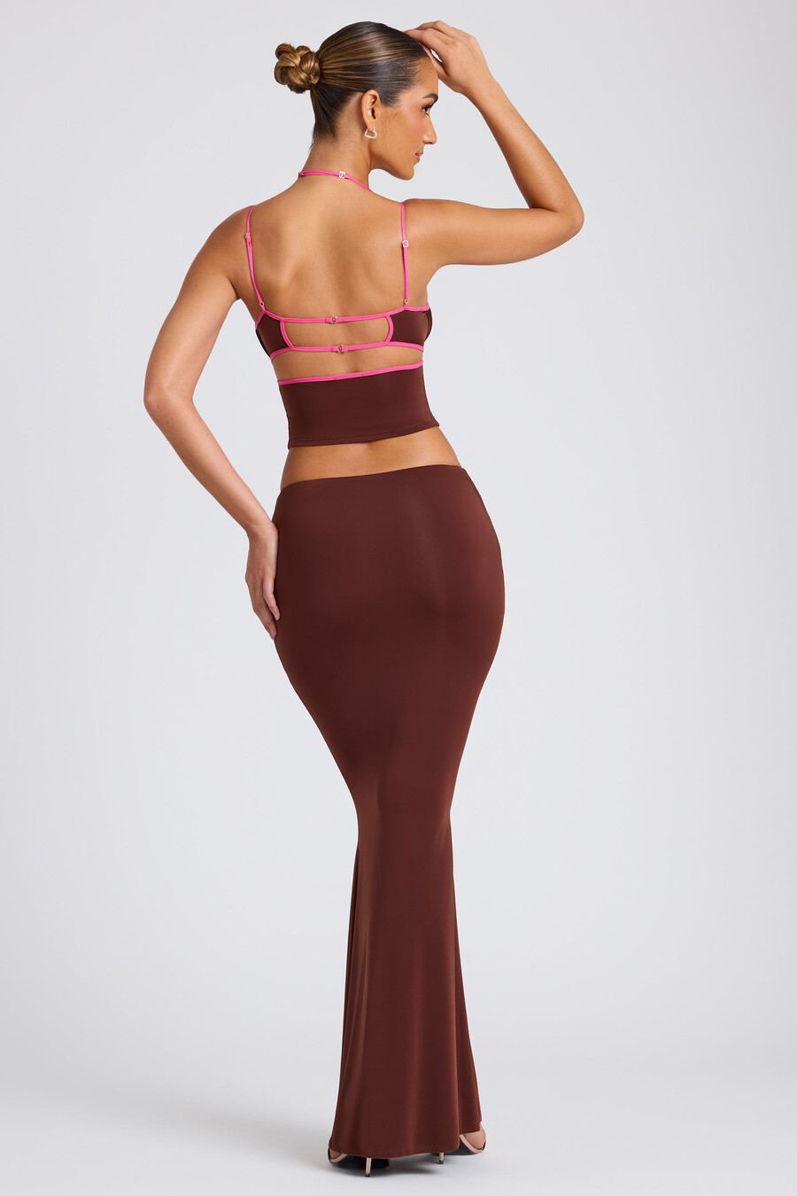 saia maxi de cintura média em marrom chocolate