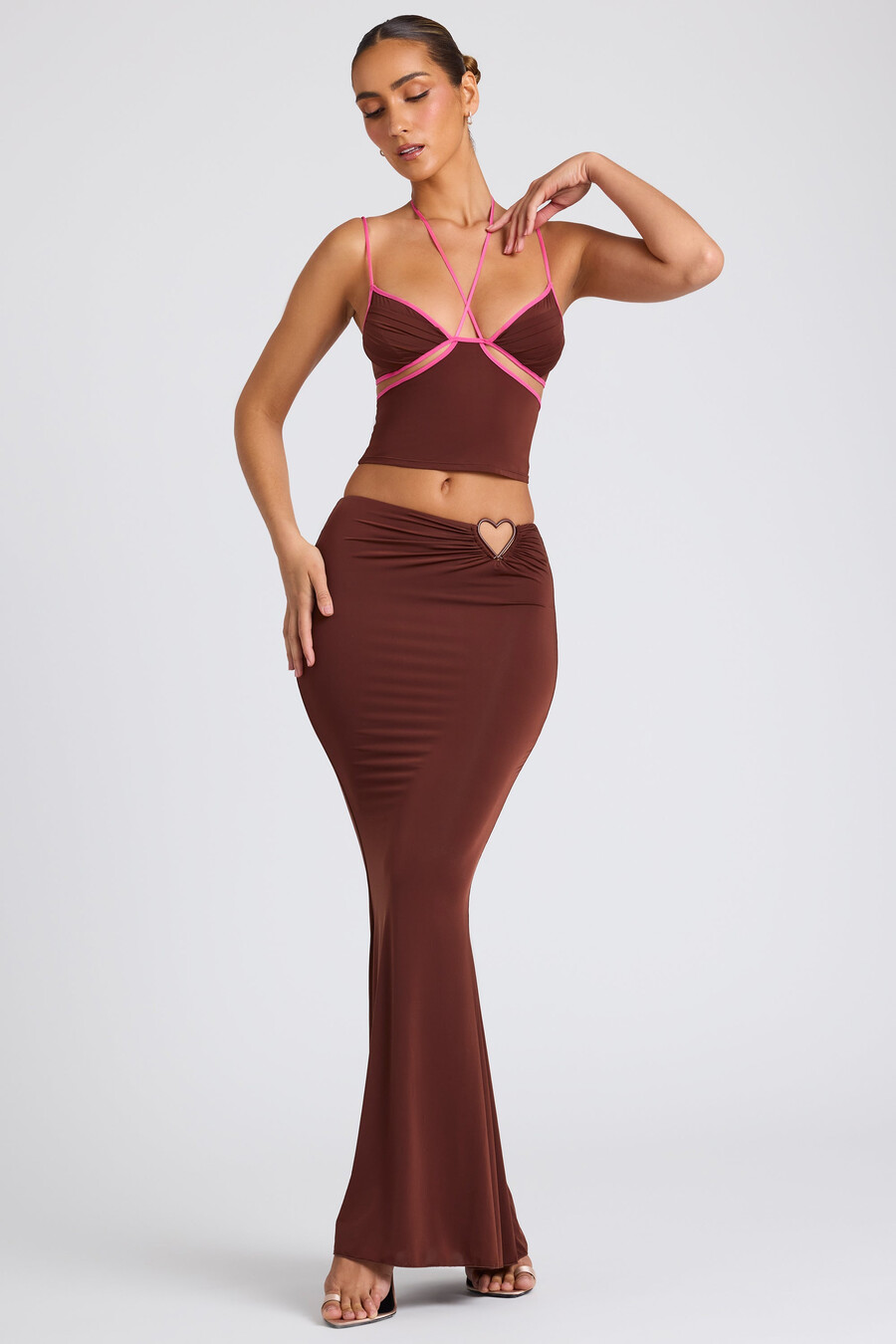 saia maxi de cintura média em marrom chocolate