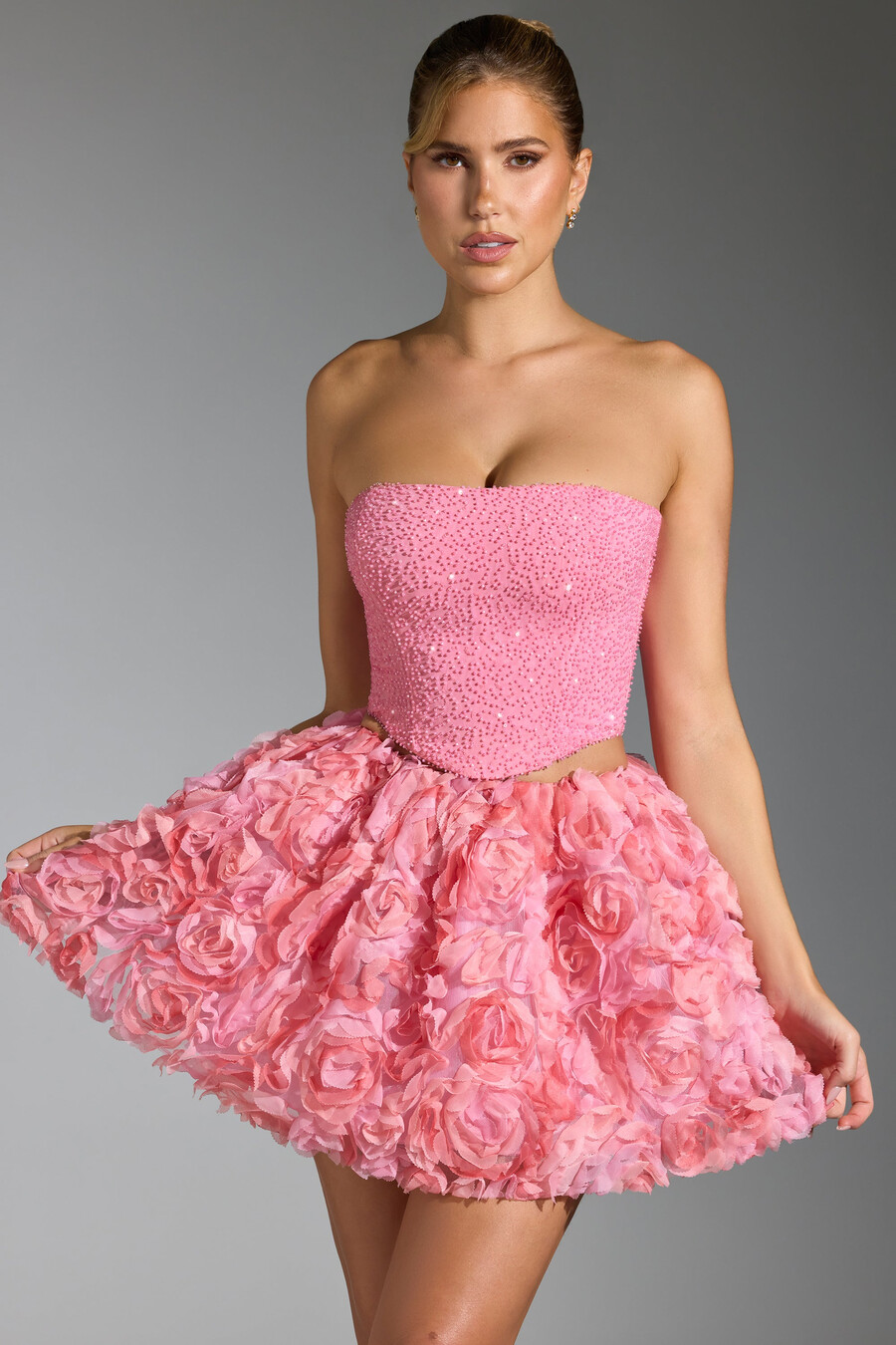 minissaia rosa com apliques florais