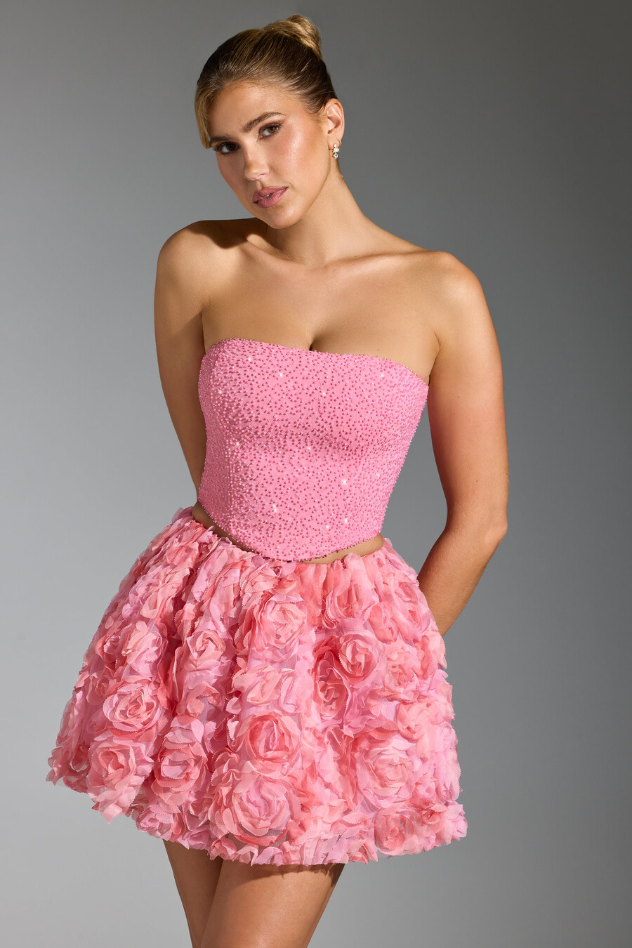 minissaia rosa com apliques florais