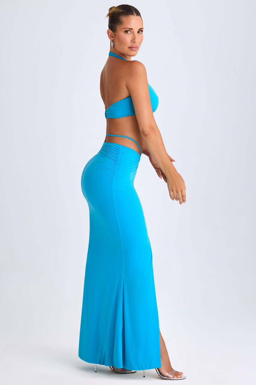 saia longa midi com detalhes em metal na cor azul-turquesa