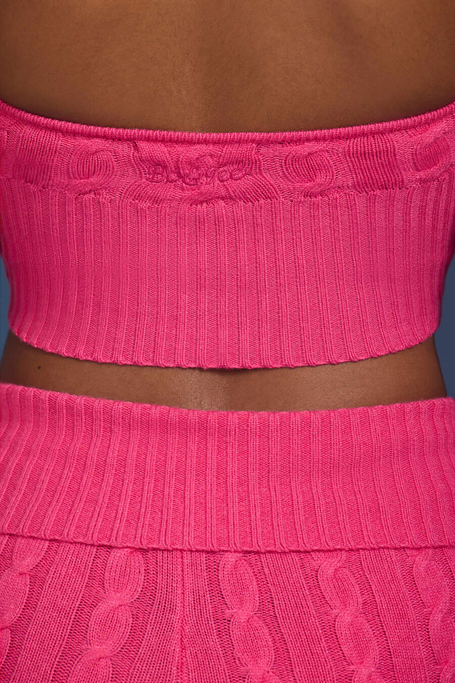 top cropped de tricô com decote halter em rosa pink
