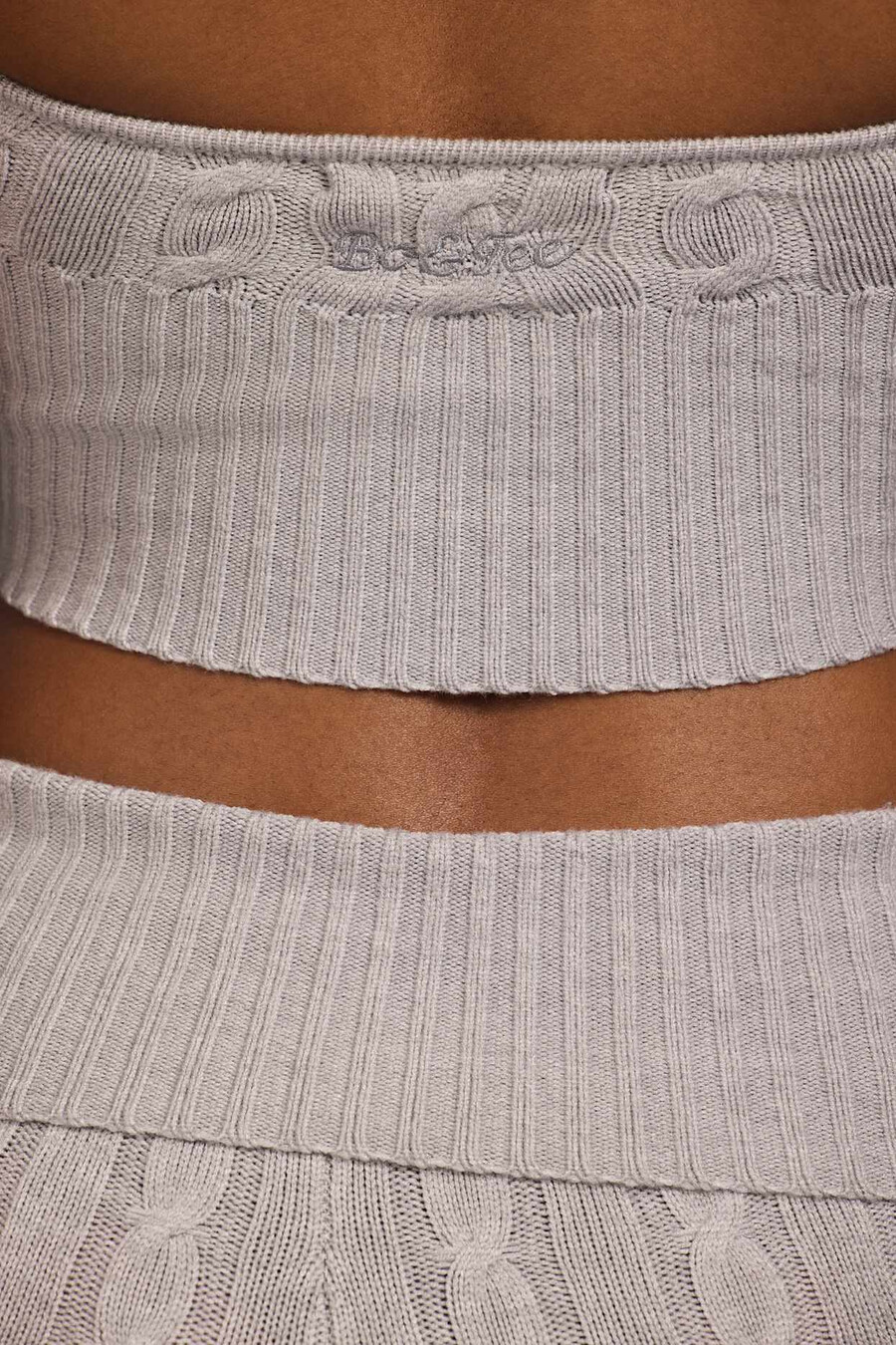 top cropped de tricô com decote halter em cinza mesclado