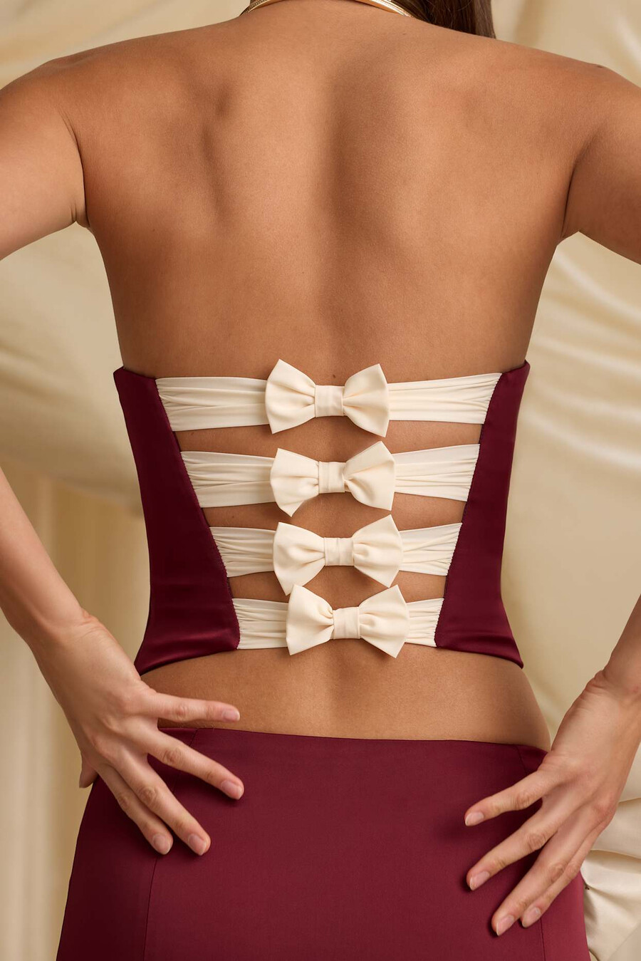 top corset com detalhe de laço recortado na cor vermelho vinho