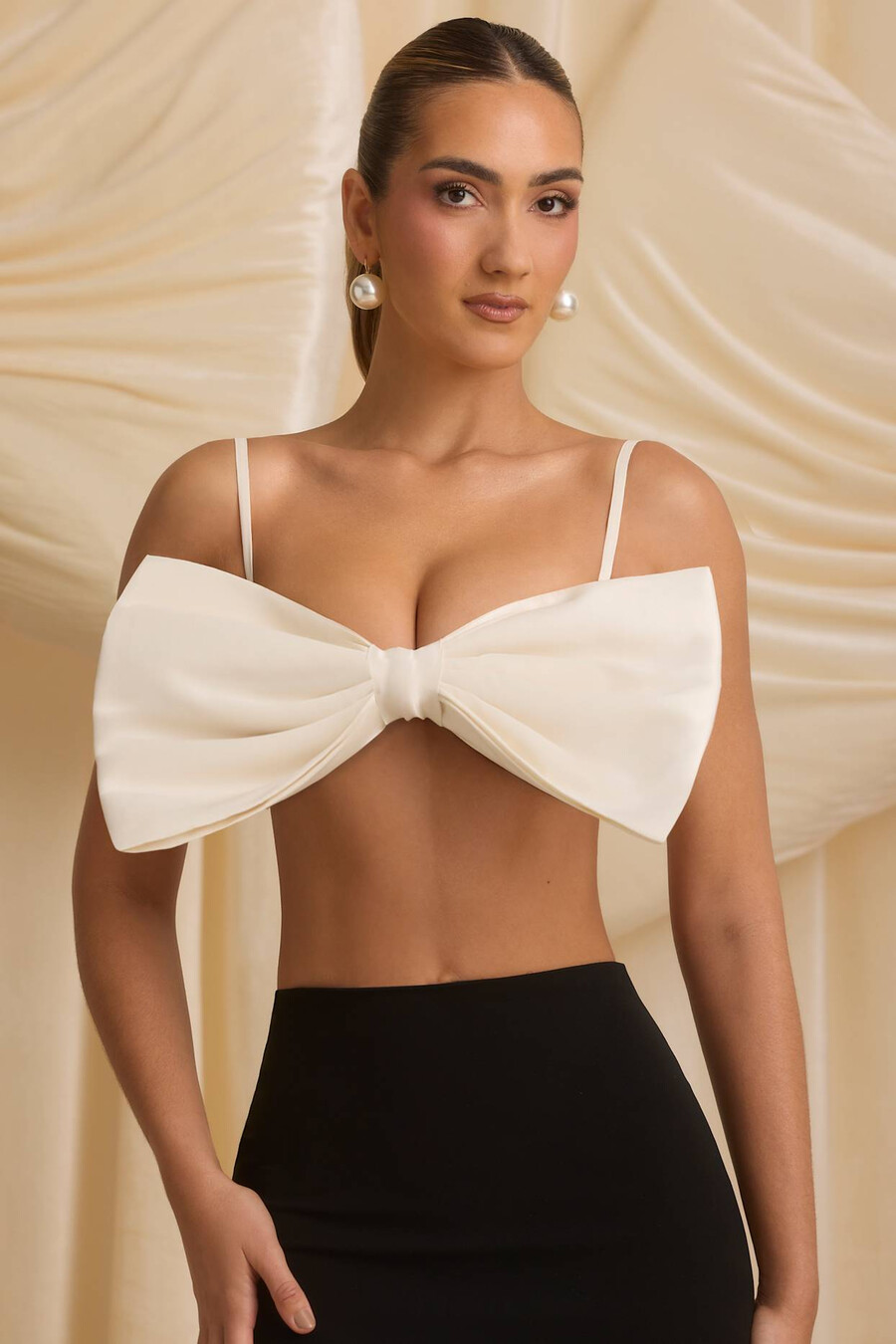 top cropped sem alças com laço na cor marfim