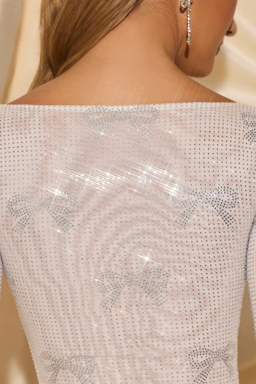 blusa com detalhe de laço bordado na cor marfim
