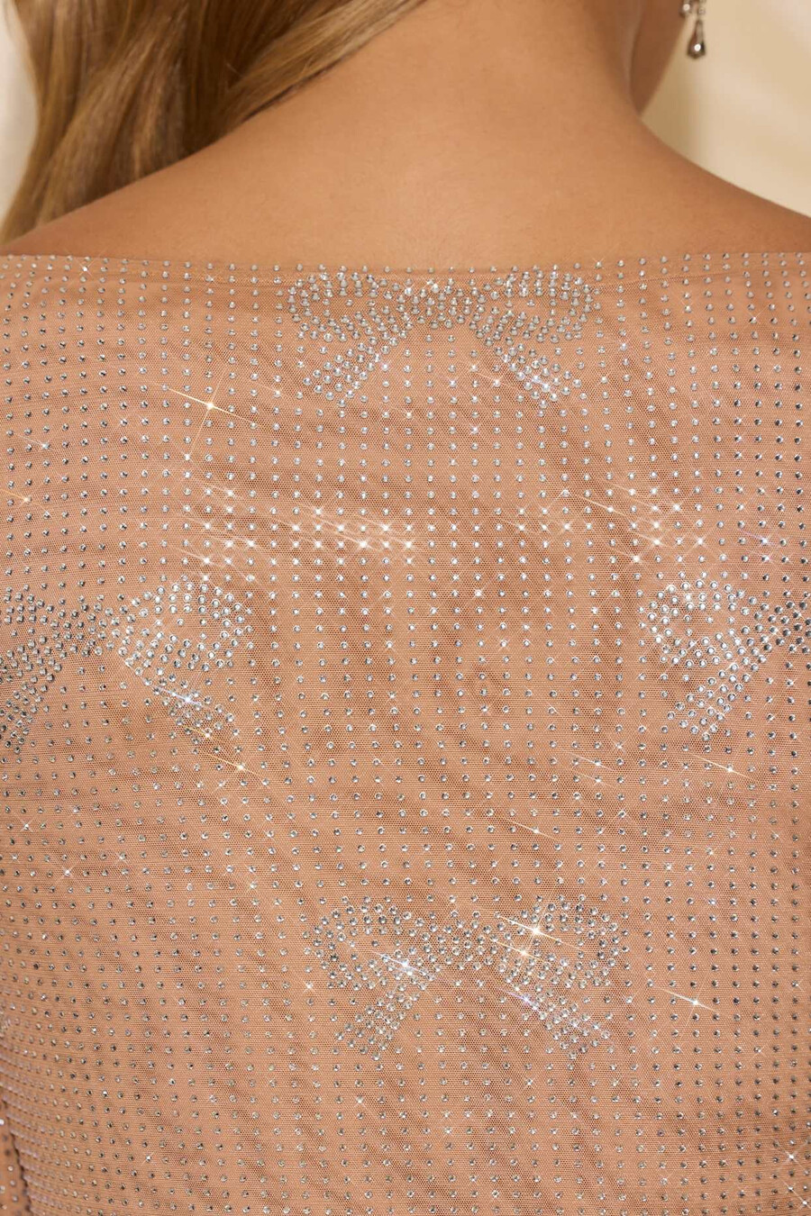 blusa com detalhe de laço bordado na cor amêndoa