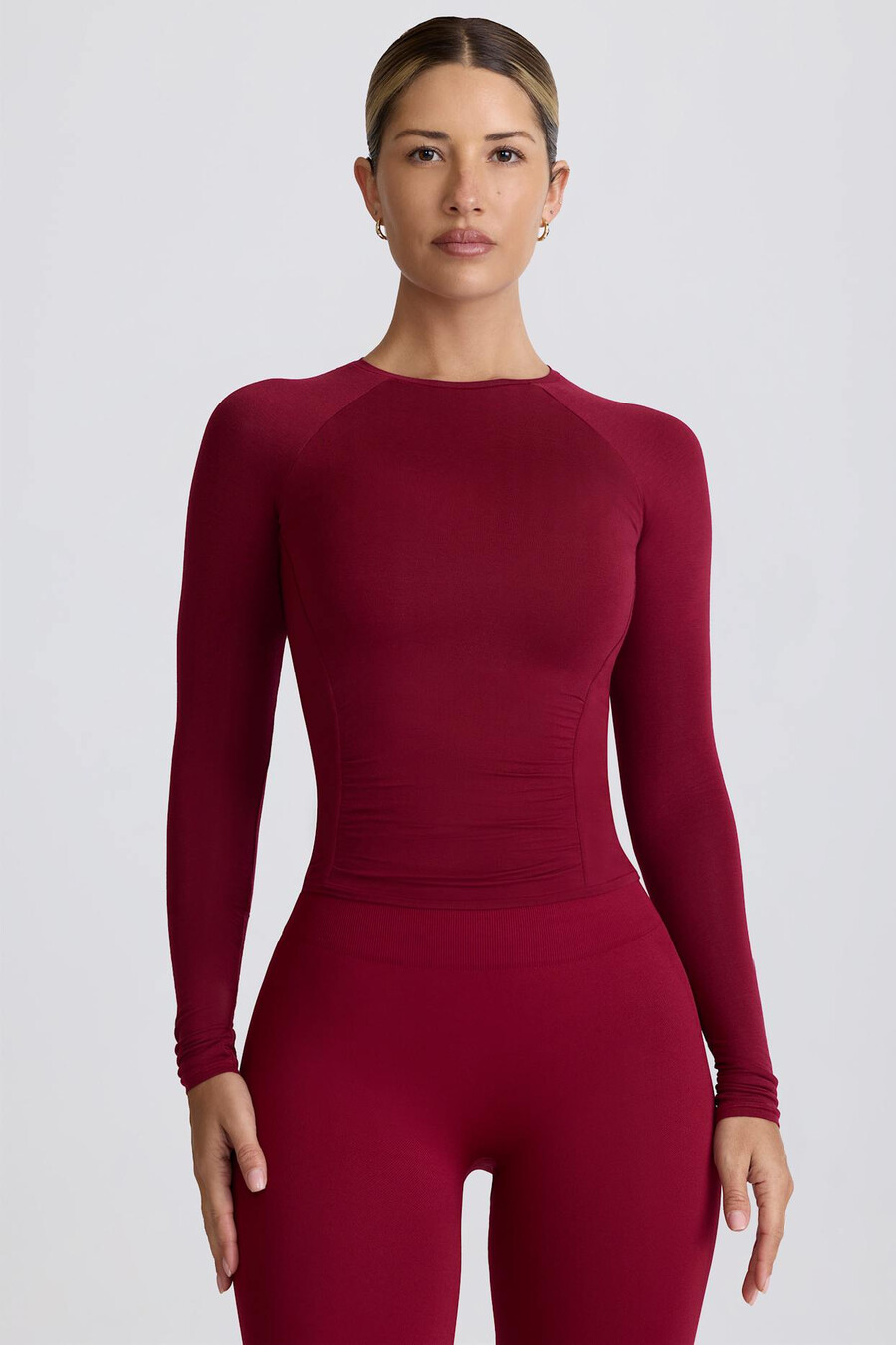 blusa de manga comprida franzida em tencel modal na cor bordô