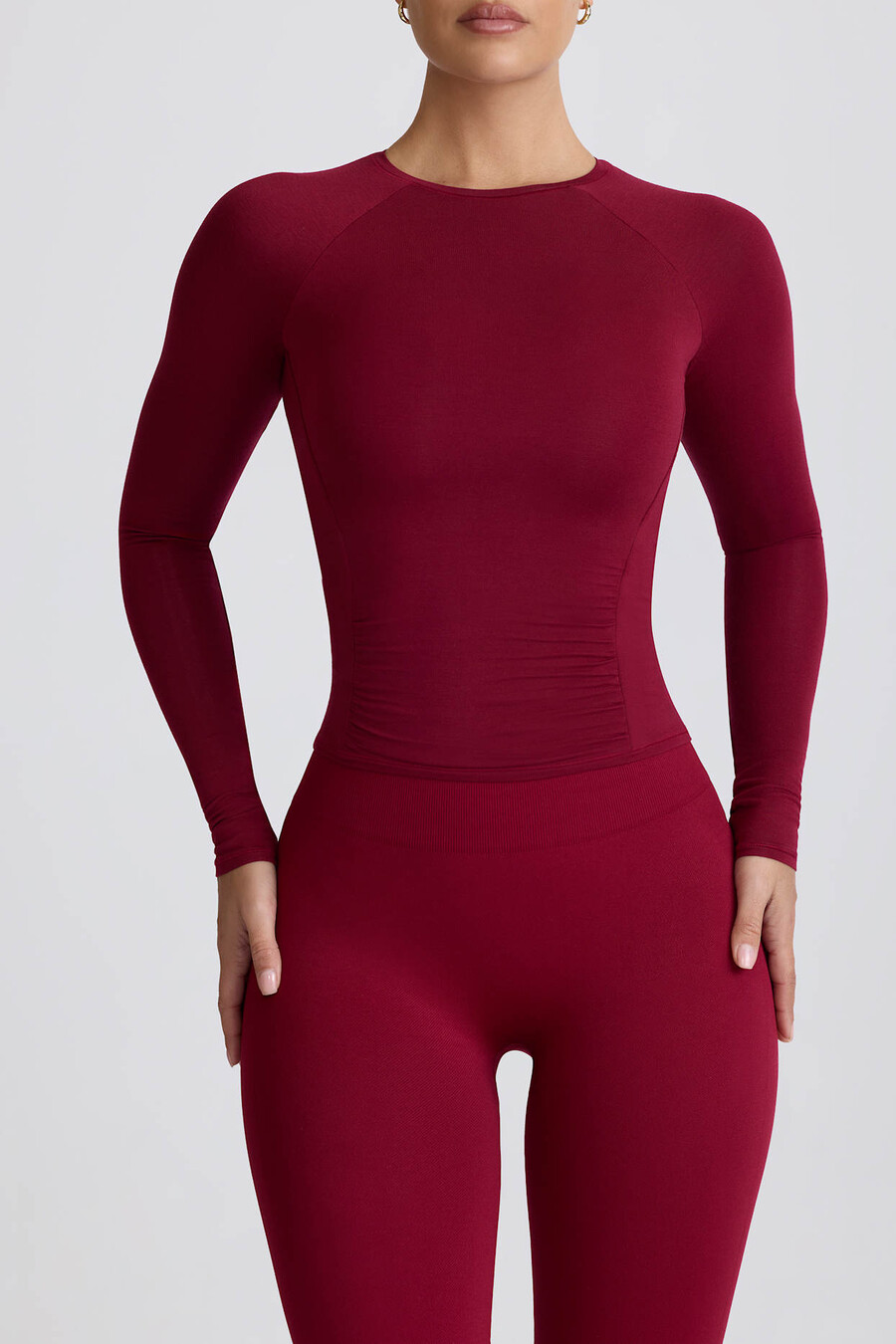 blusa de manga comprida franzida em tencel modal na cor bordô