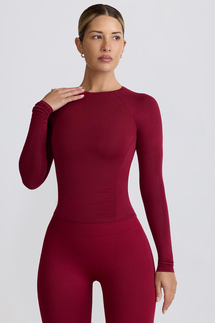 blusa de manga comprida franzida em tencel modal na cor bordô