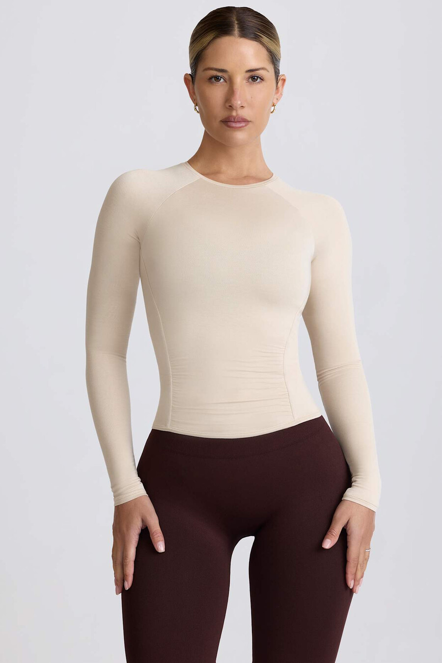 blusa de manga comprida franzida em tencel modal na cor osso