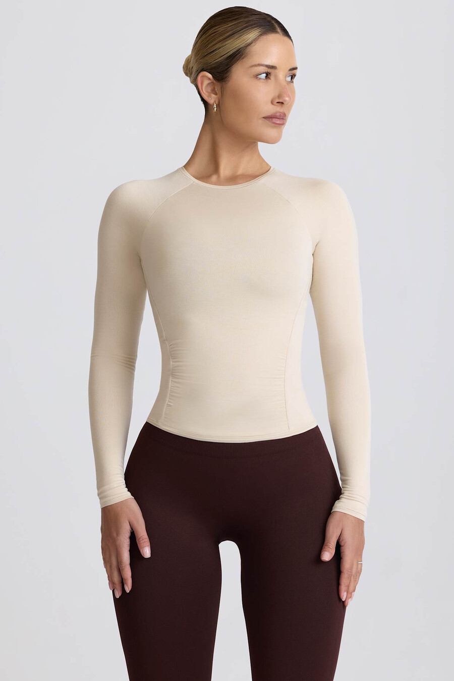 blusa de manga comprida franzida em tencel modal na cor osso