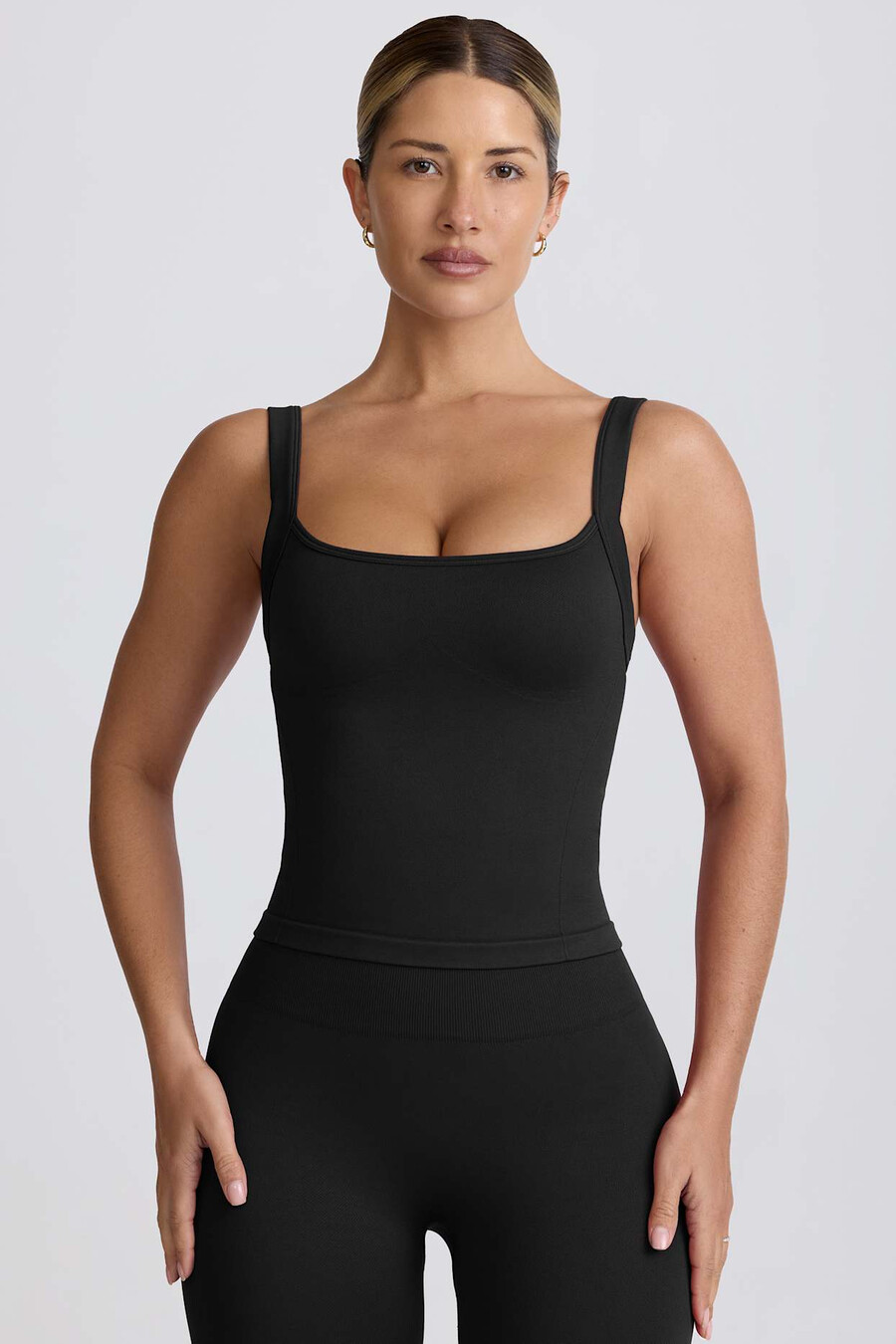 regata longa sem costura super sculpt na cor preta.