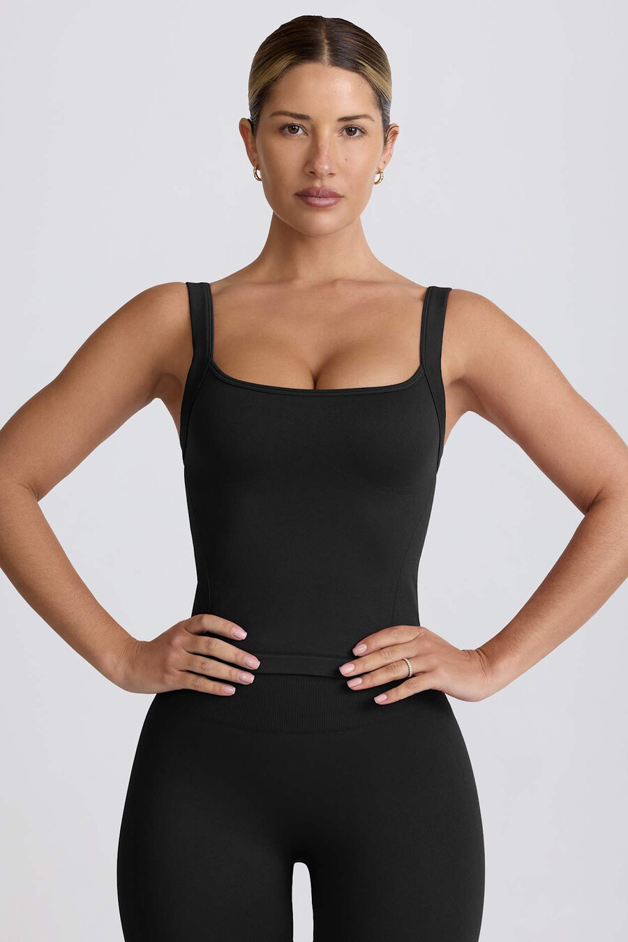 regata longa sem costura super sculpt na cor preta.
