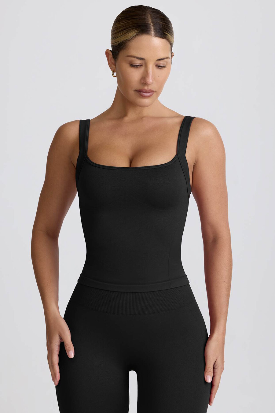 regata longa sem costura super sculpt na cor preta.