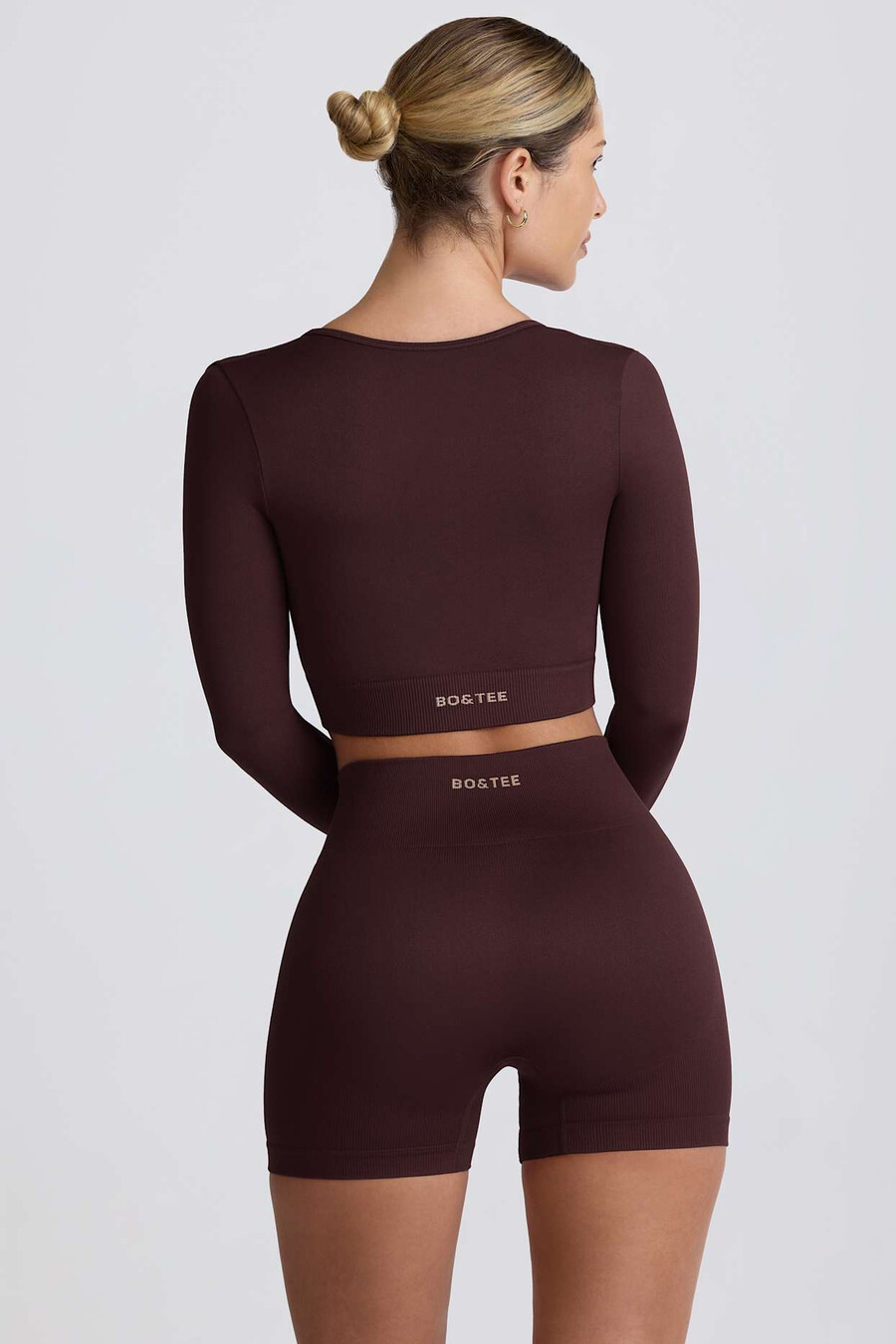 top cropped de manga comprida super sculpt seamless na cor chocolate