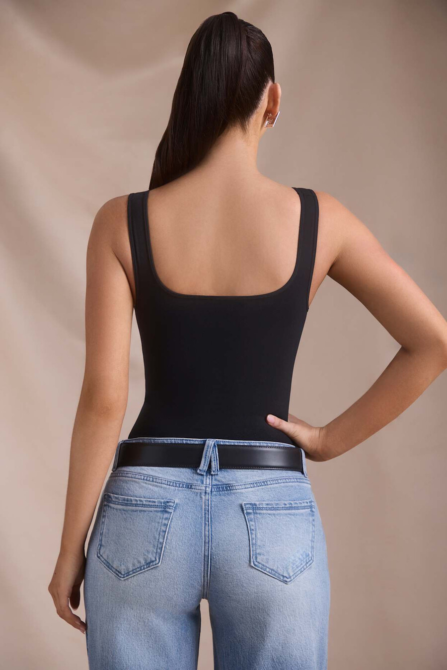 body sem costura com decote coração na cor preta